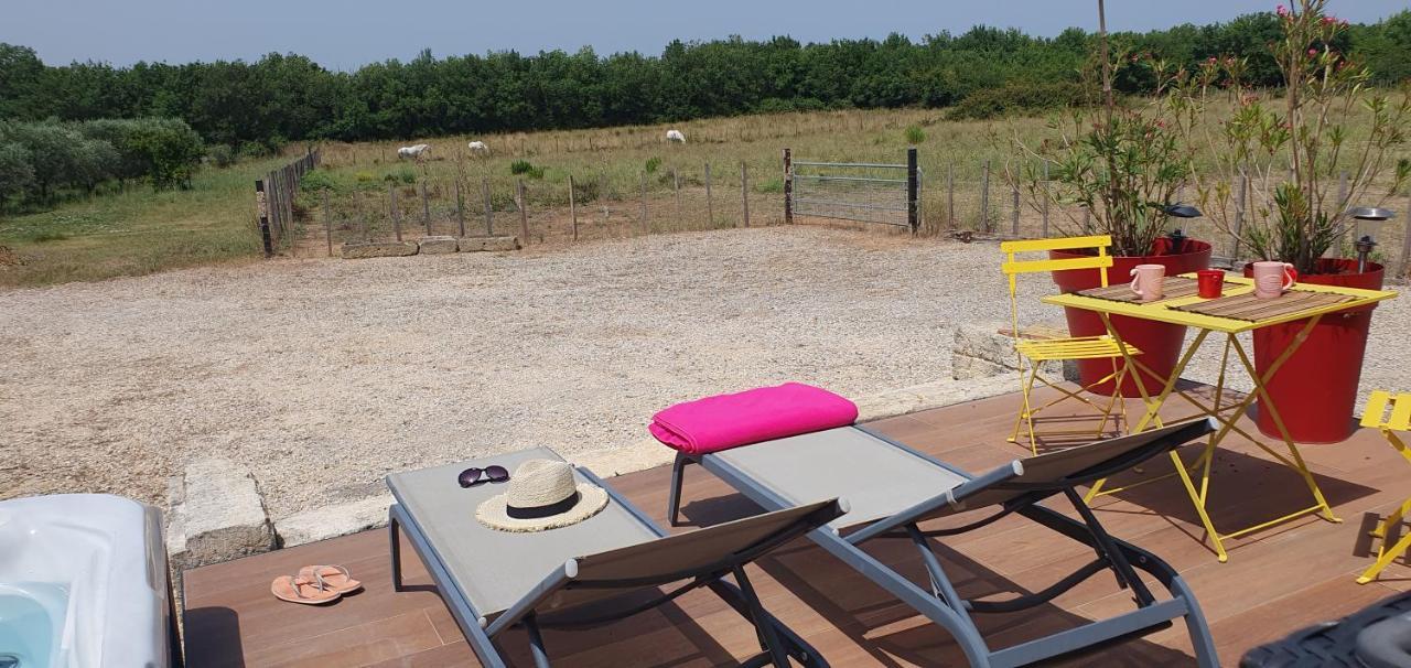 Les Bonbonnettes Panzió Le Cailar Kültér fotó