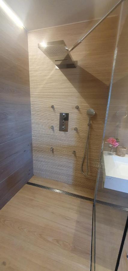 Les Bonbonnettes Panzió Le Cailar Kültér fotó